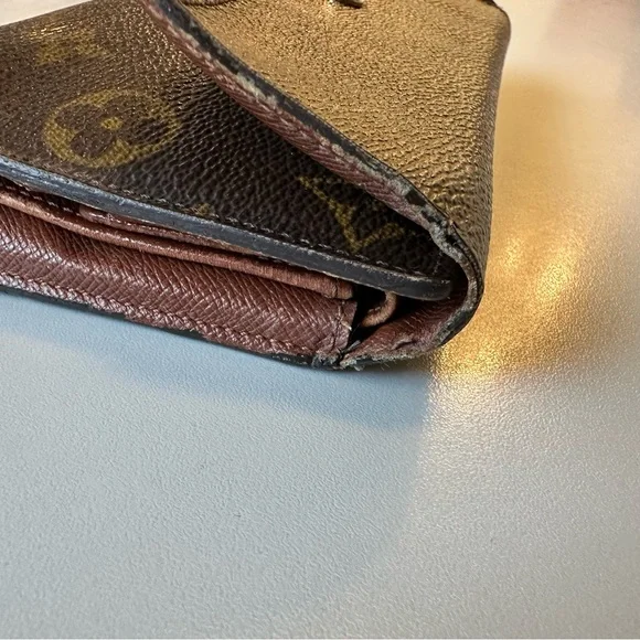 Louis Vuitton Wallet - Picture 9 of 11